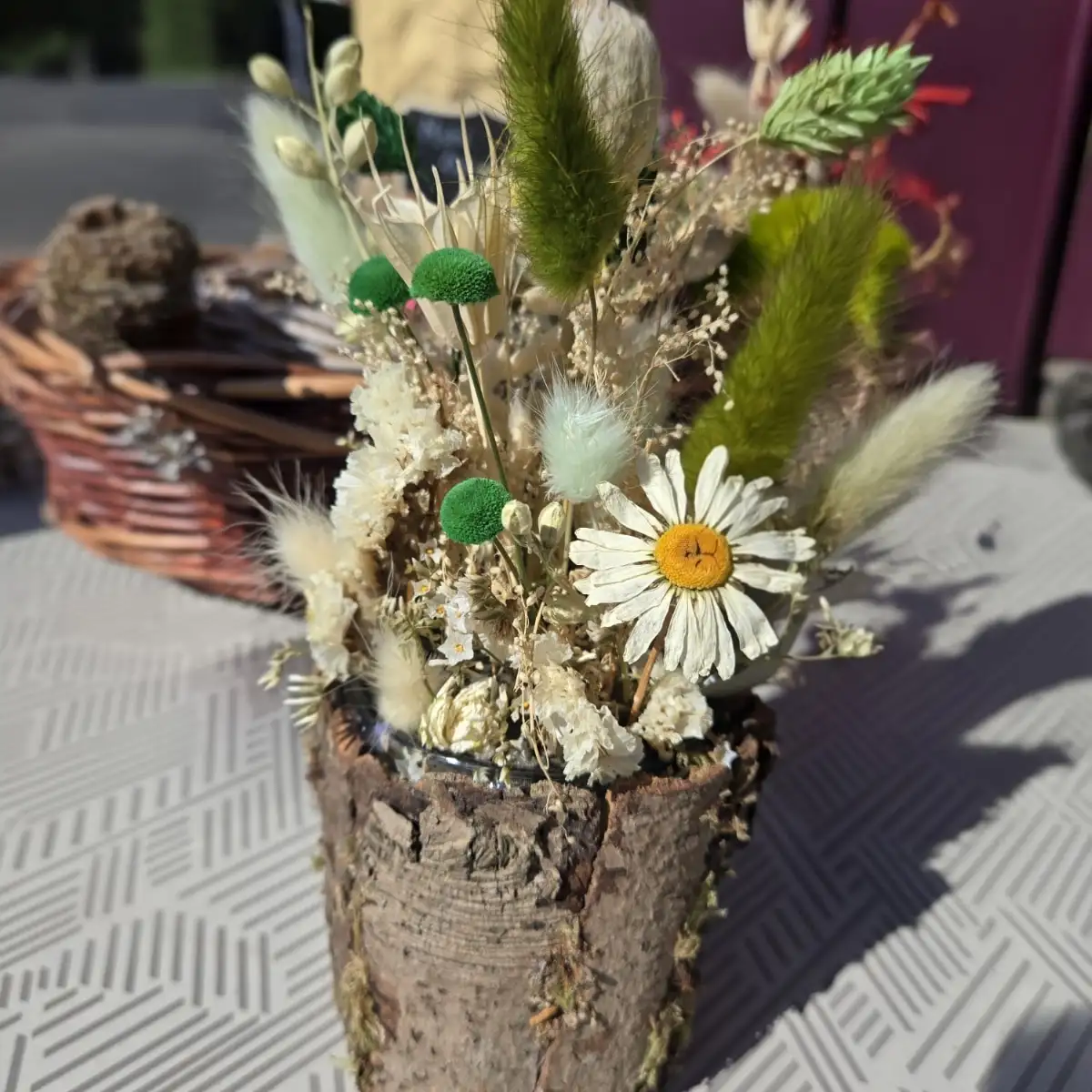 Pot en écorces et fleurs séchées